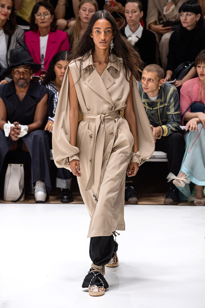 2020春夏女装外套流行分析：经典重塑风衣